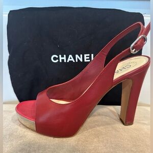 CHANEL heels